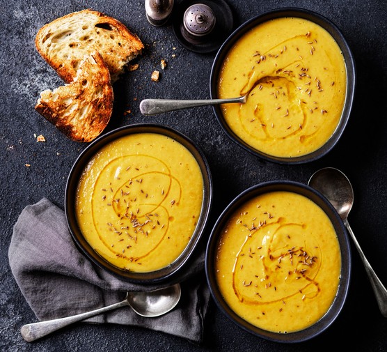 Spicy roasted parsnip soup